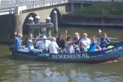Boot 240802 &bull; Sloep/Open motorboot Friese elfsteden &bull; sloep voorstad van londen      